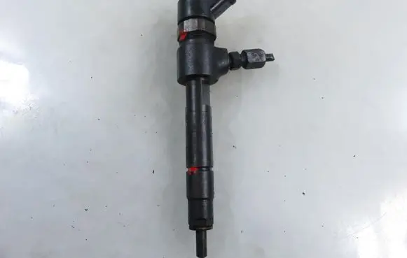 Opel Zafira B Fuel injector 0445110165