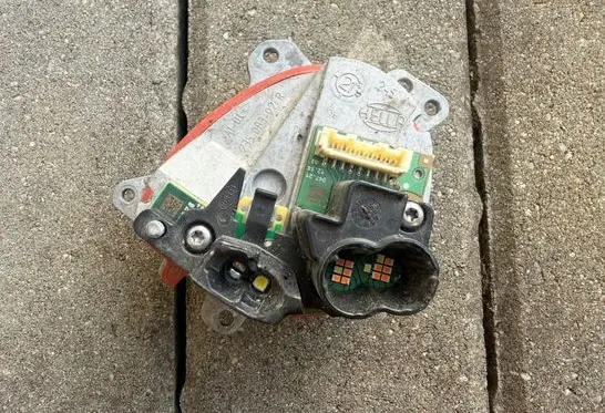 BMW M5 F90 LED ballast control module 23508302
