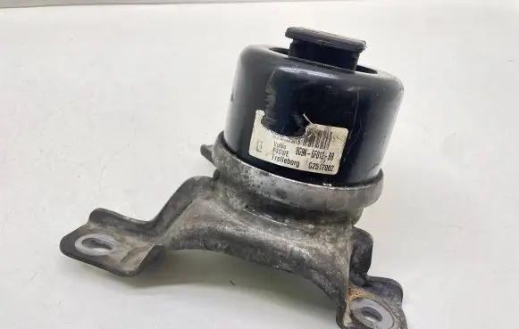 Volvo XC60 Engine mount bracket 8G9N6F012BB