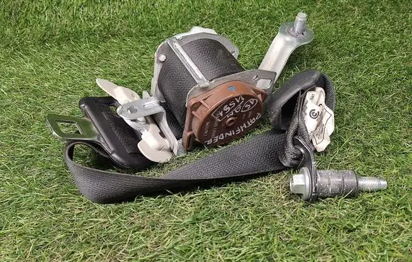 Nissan Pathfinder R52 Rear seatbelt 888443JA1B