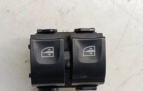 Renault Captur Electric window control switch 254117915RU5 254117915R