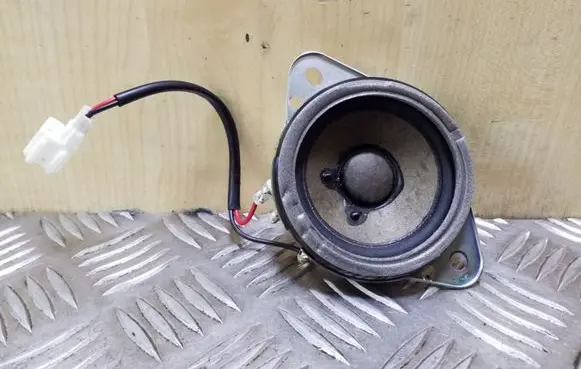 Hyundai i40 Front door high frequency speaker