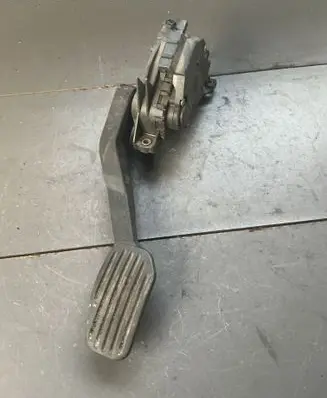 Volvo V70 Accelerator throttle pedal 9157553