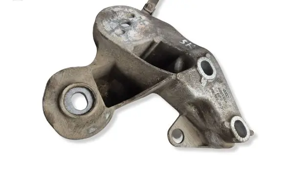 Audi A6 S6 C6 4F Engine mounting bracket 4F0199352M