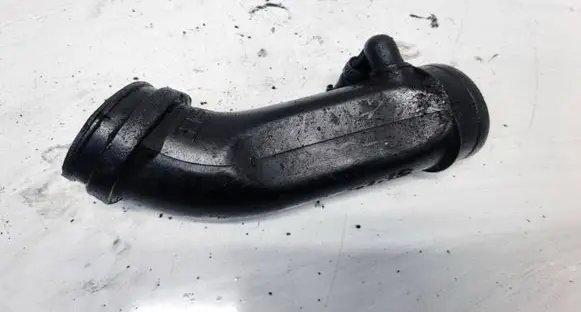 Audi A4 S4 B5 8D Air intake hose/pipe 050133354
