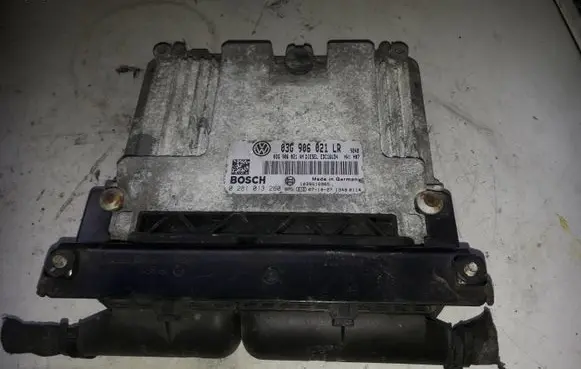 Volkswagen PASSAT B6 Engine control unit/module 0281013260
