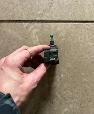 Headlight level adjustment motor