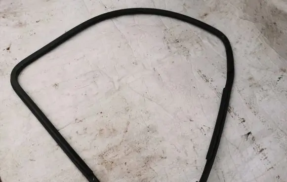 Volvo S60 Rubber seal rear door window/glass 