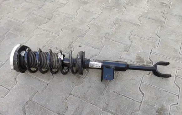 BMW 5 G30 G31 Front shock absorber/damper 6866600