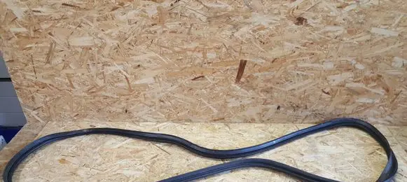 Trunk rubber seal (body)