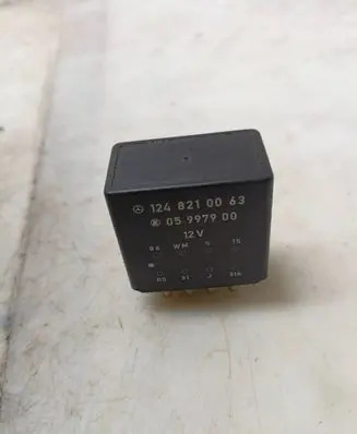 Mercedes-Benz E W124 Window wiper relay 1248210063 05997900
