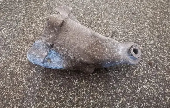 Mercedes-Benz C W204 Engine mounting bracket
