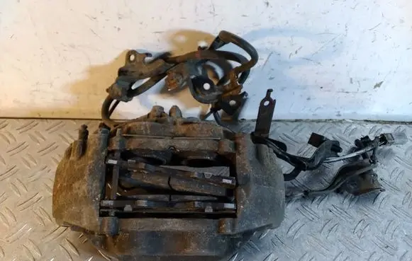 Toyota Land Cruiser (J150) Front brake caliper 