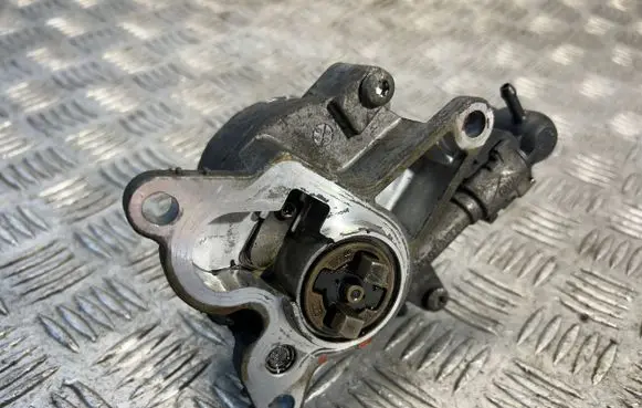 Renault Trafic II (X83) Vacuum pump 8200934654