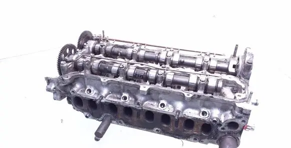 Toyota Avensis T250 Engine head 21D29015 8DB6382