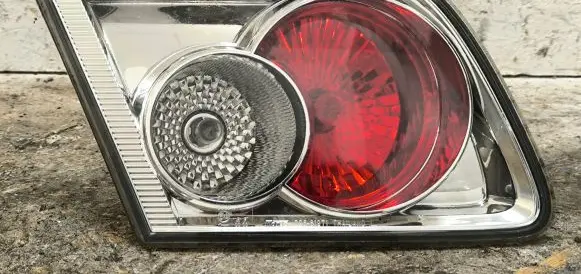 Tailgate rear/tail lights