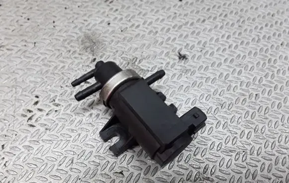 Volkswagen PASSAT B5 Turbo solenoid valve 1H0906627