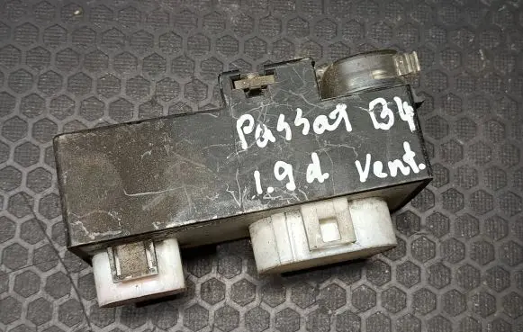 Volkswagen PASSAT B4 Coolant fan relay 357919506A 898719000
