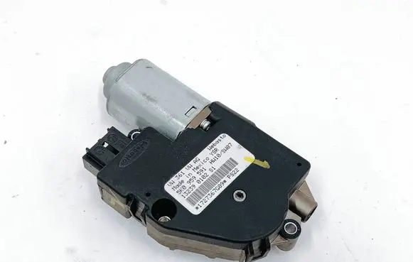 Volkswagen Jetta VI Sunroof motor/actuator 5K0959591