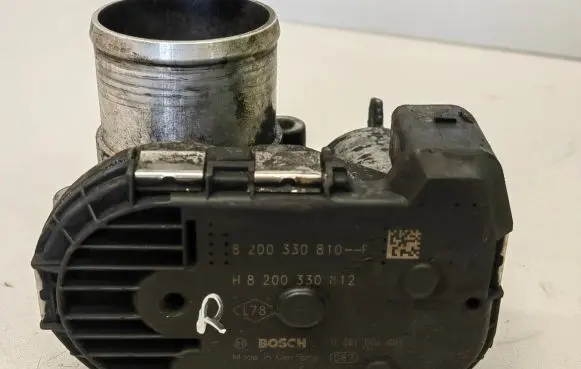 Opel Vivaro Throttle valve 8200330810F