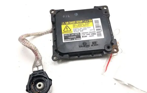 Toyota Avensis T270 Voltage converter/converter module 85967-51050