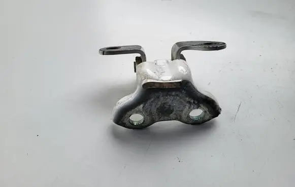 Toyota Auris E180 Rear door upper hinge