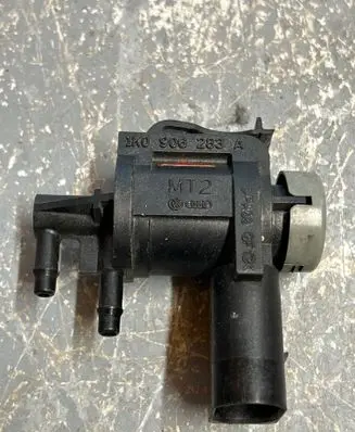 Volkswagen Golf IV Turbo solenoid valve 1K0906283A