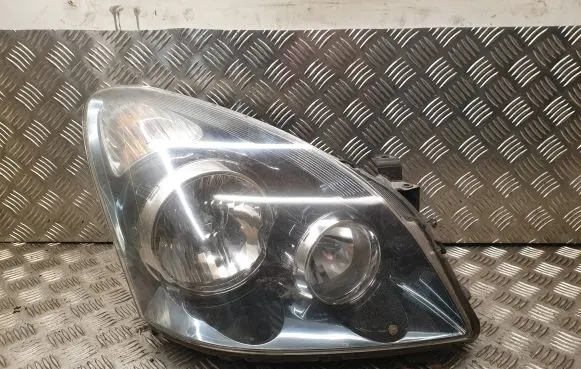 Toyota Corolla Verso AR10 Headlight/headlamp P7106R