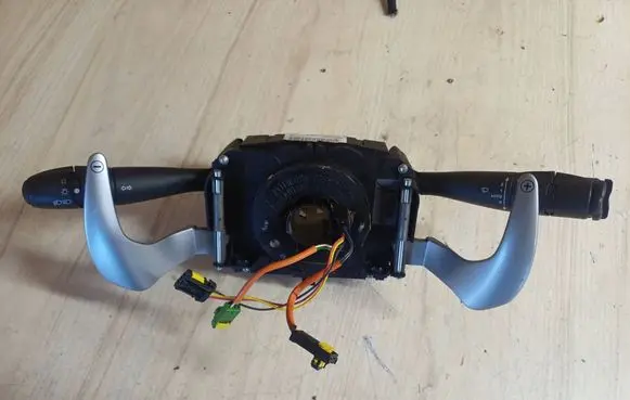 Wiper turn signal indicator stalk/switch