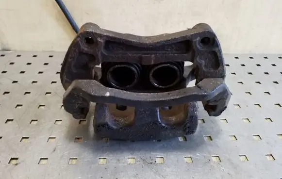 Nissan Pathfinder R51 Front brake caliper
