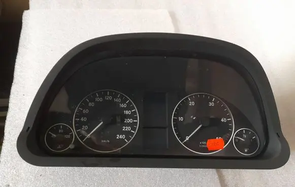 Mercedes-Benz A W169 Speedometer (instrument cluster) A1031098100 1031098100