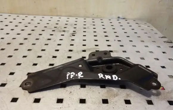 Radiator mount bracket