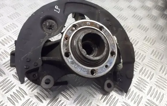 Peugeot 308 Front wheel hub spindle knuckle