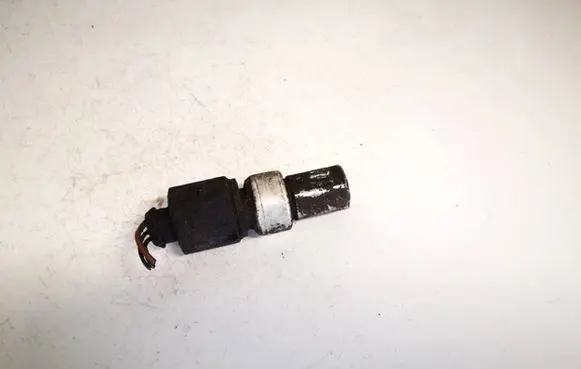 Volkswagen PASSAT CC Air conditioning (A/C) pressure sensor 