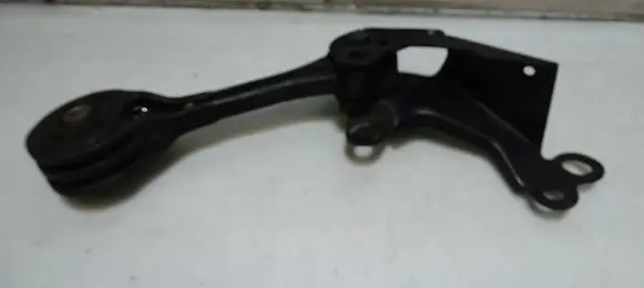 Subaru Impreza II Engine mounting bracket
