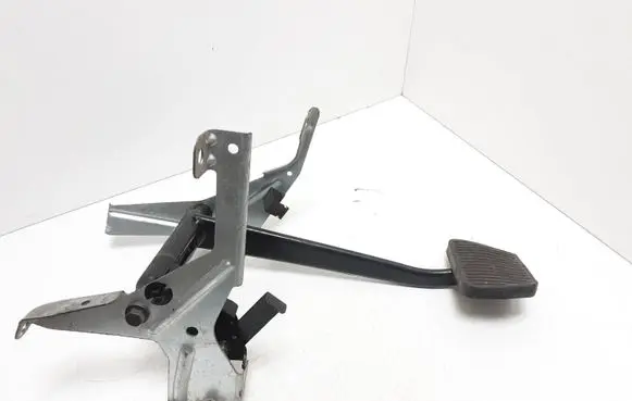 Volvo XC90 Brake pedal