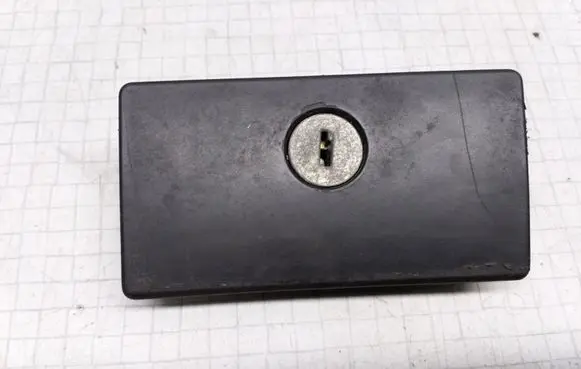 Audi A6 S6 C4 4A Glove box lock 