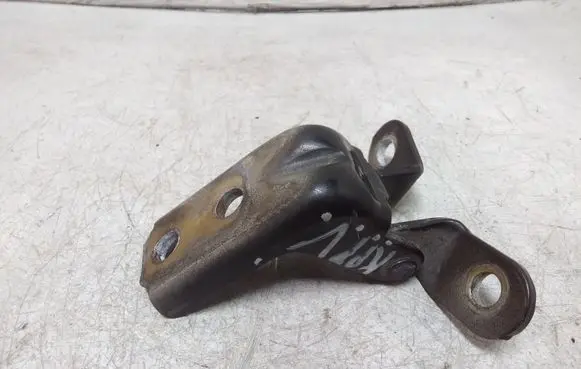 Hyundai Santa Fe Front door upper hinge