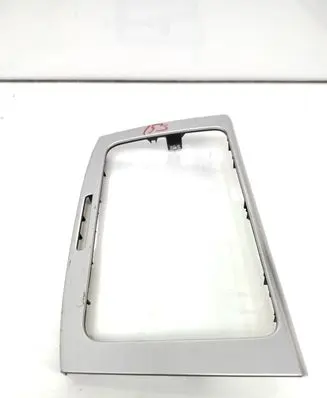 Volkswagen PASSAT B6 Radio/GPS head unit trim 3C0858069P