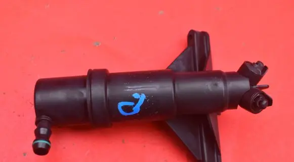 BMW 5 E60 E61 Windshield washer spray nozzle 