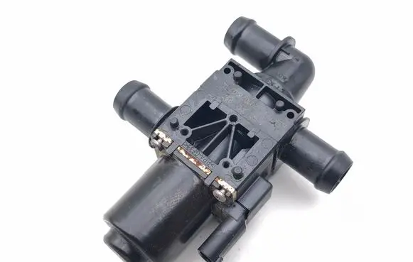 Jaguar I-Pace Coolant heater control valve J9D318495AA