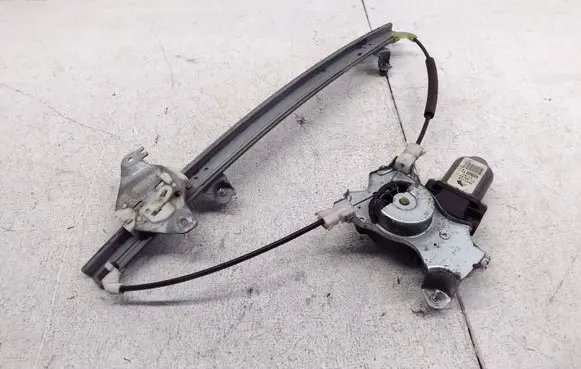 Nissan Almera N16 Front door window regulator with motor 400600T2