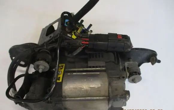 Jeep Grand Cherokee Air suspension compressor/pump 68204730AC