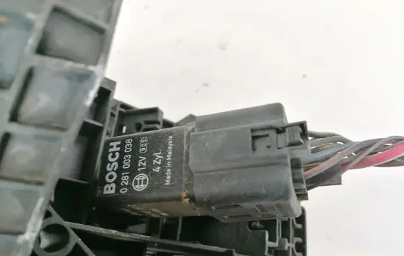 Skoda Octavia Mk2 (1Z) Glow plug pre-heat relay 0281003038