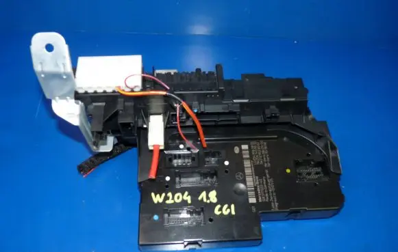 Mercedes-Benz C W204 SAM control unit 2049060805