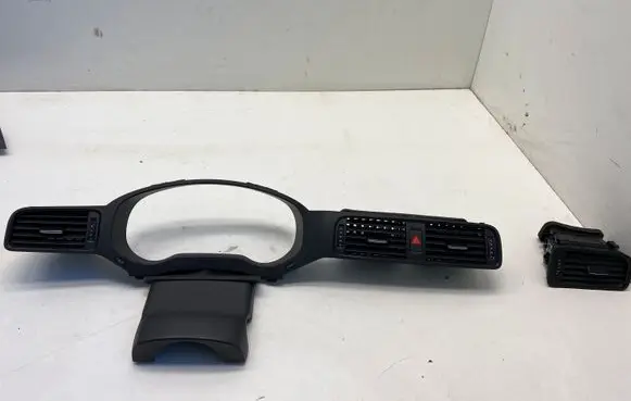 Volkswagen Jetta VI Dash center air vent grill 5C6819728 5C6819703