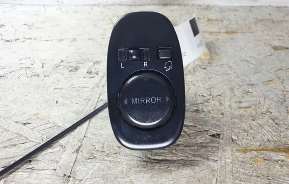 Lexus IS 200-300 Wing mirror switch