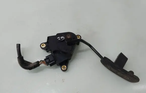 Nissan Micra Accelerator throttle pedal 18002AX700