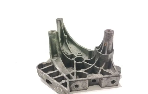 Volkswagen PASSAT B6 Engine mounting bracket 03G199207G