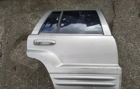 Jeep Grand Cherokee (WJ) Rear door pilkos